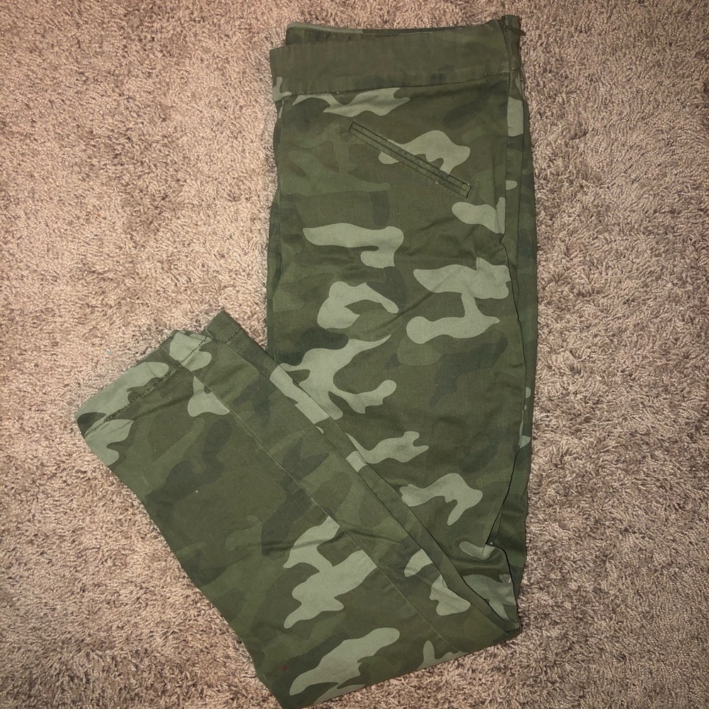KHAKIS by Gap Mid Rise Super Skinny Camo Pants